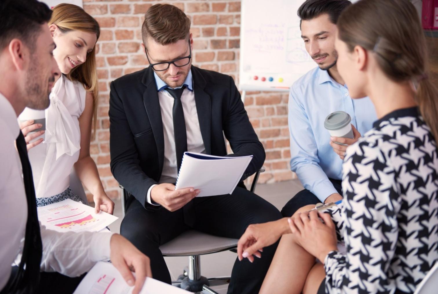 Arbeitsplatz mit modernen Geräten